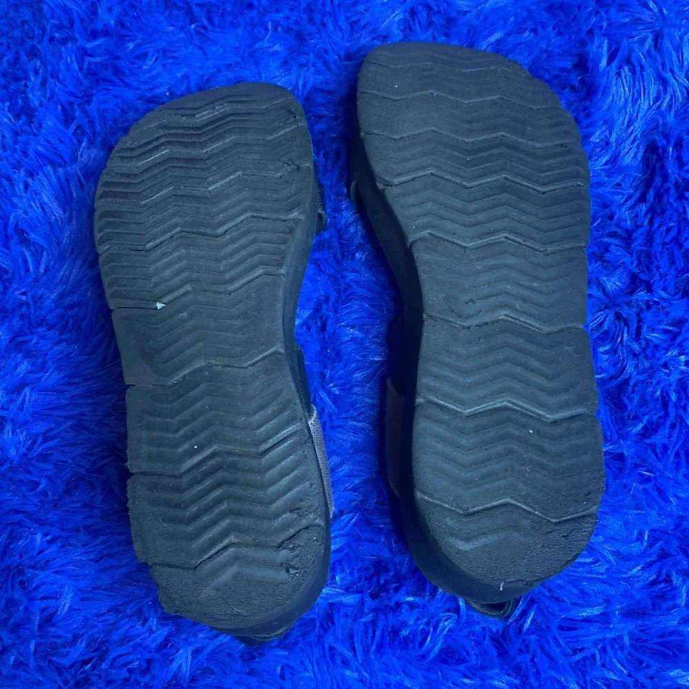 OTBT Off the Beaten Trail Pewter Gray Black Platform Sandals Size 9.5